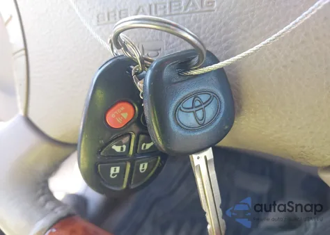 2008 Toyota Sienna Limited z USA, uszkodzony, nr VIN 5TDZK22C98S163615